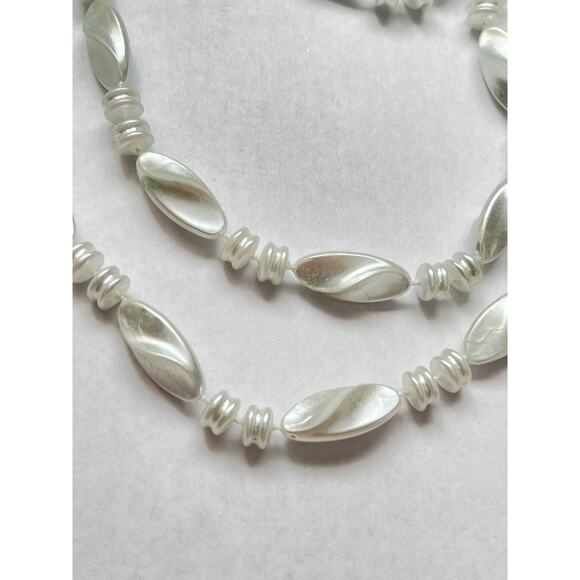 Amazing White Vintage Long Neckless - Picture 4 of 6